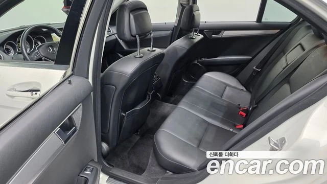Mercedes-Benz C 200, снимка 12 - Автомобили и джипове - 56077526