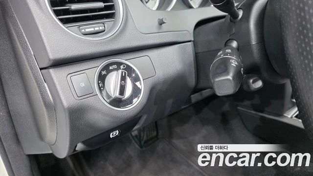 Mercedes-Benz C 200, снимка 16 - Автомобили и джипове - 56077526