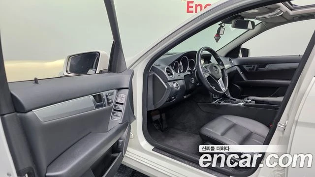 Mercedes-Benz C 200, снимка 10 - Автомобили и джипове - 56077526