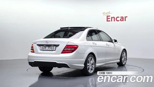 Mercedes-Benz C 200, снимка 2 - Автомобили и джипове - 56077526