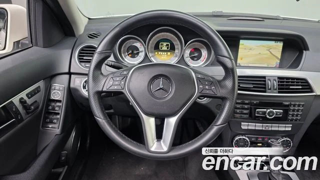 Mercedes-Benz C 200, снимка 13 - Автомобили и джипове - 56077526