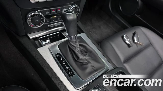 Mercedes-Benz C 200, снимка 9 - Автомобили и джипове - 56077526