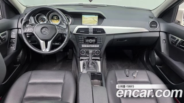 Mercedes-Benz C 200, снимка 7 - Автомобили и джипове - 56077526
