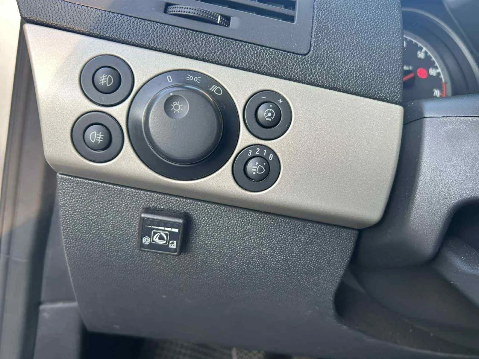Opel Astra GTC 1, 4i ГАЗ - изображение 8
