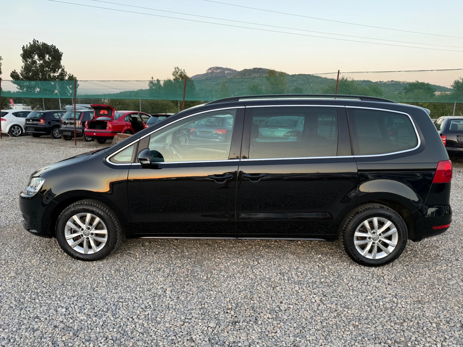 VW Sharan 2.0TDI-140PS-НАВИ-ЕЛ.ВРАТИ - изображение 8