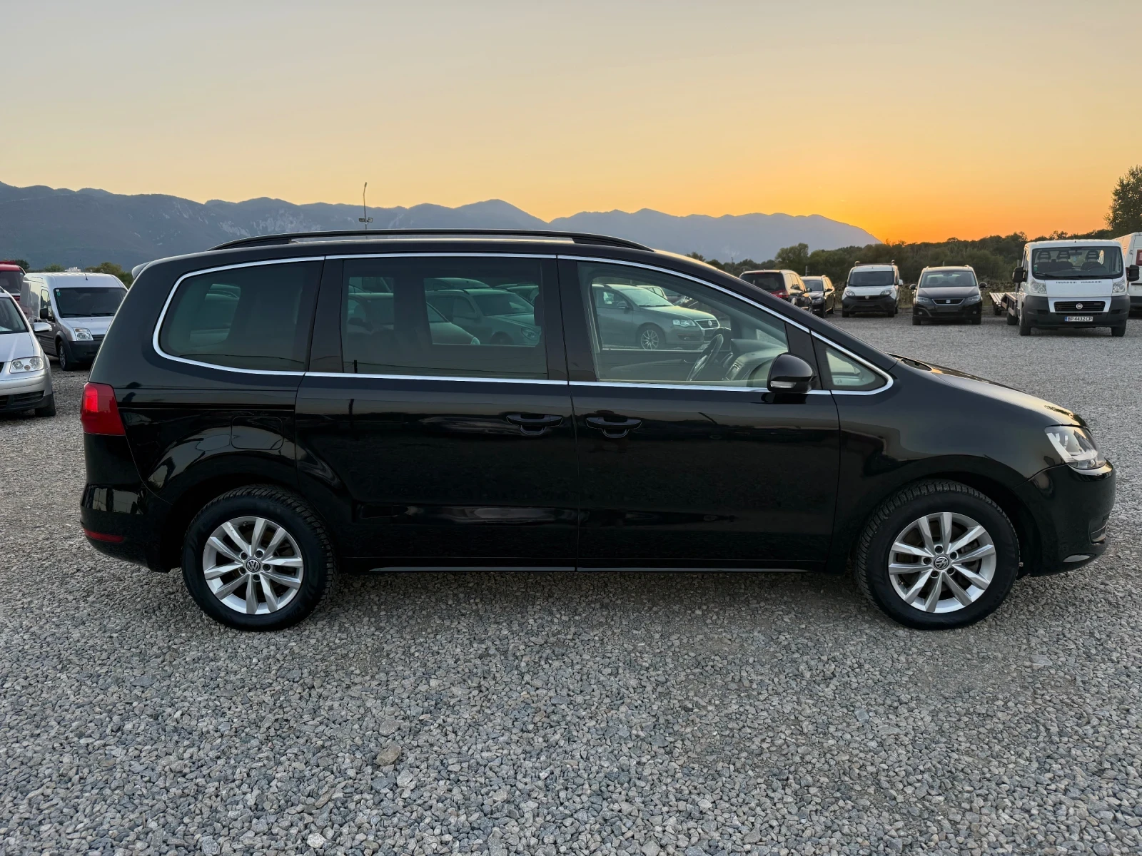 VW Sharan 2.0TDI-140PS-НАВИ-ЕЛ.ВРАТИ - изображение 4