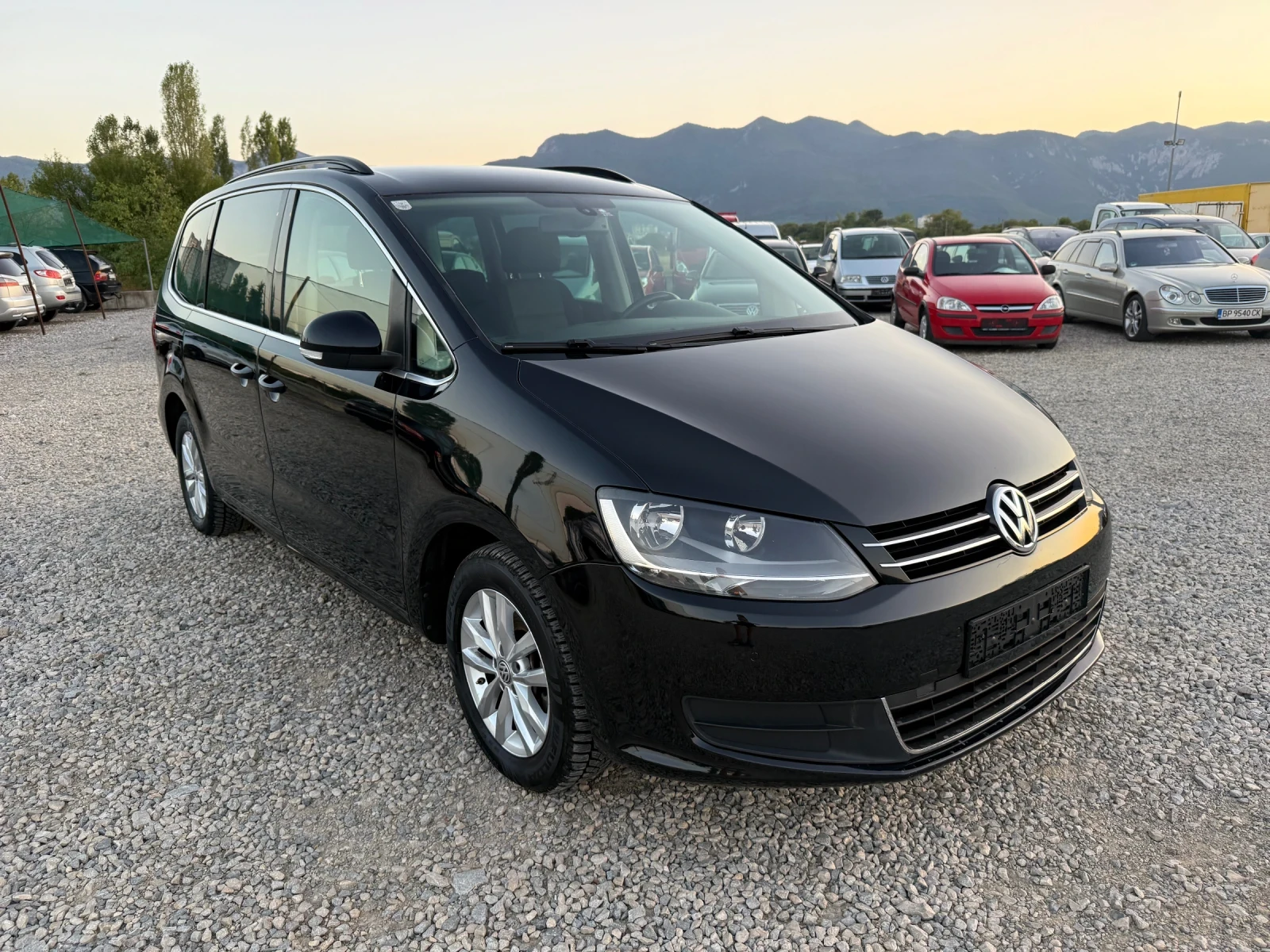 VW Sharan 2.0TDI-140PS-НАВИ-ЕЛ.ВРАТИ - изображение 3