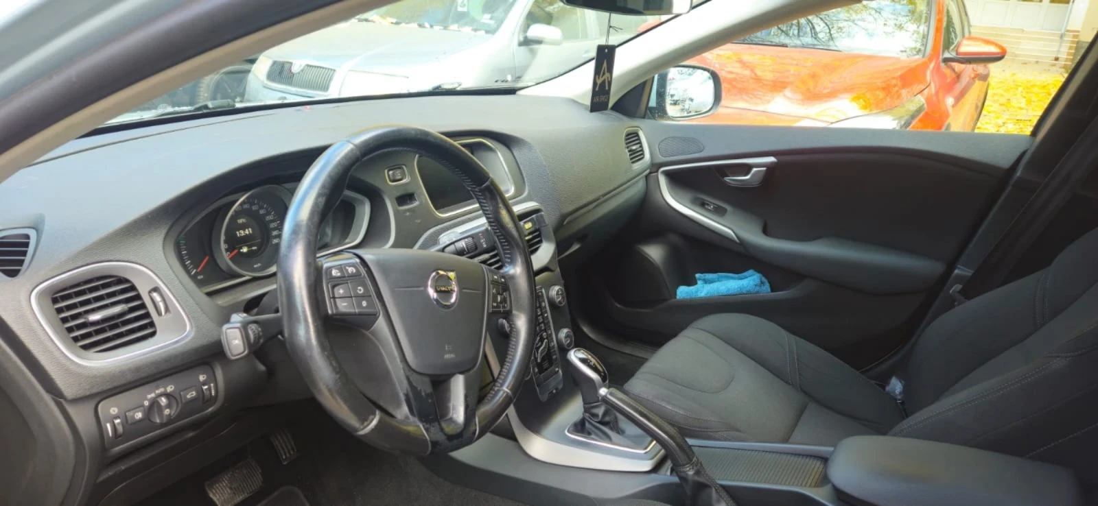 Volvo V40 D2 2.0 - изображение 4