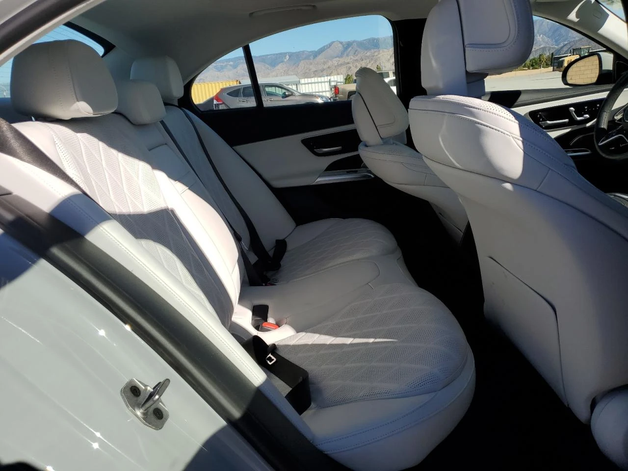 Mercedes-Benz E 350 4MATIC * NAVI * LED * CAMERA * BURMESTER * ������� | Mobile.bg � ����������� 9