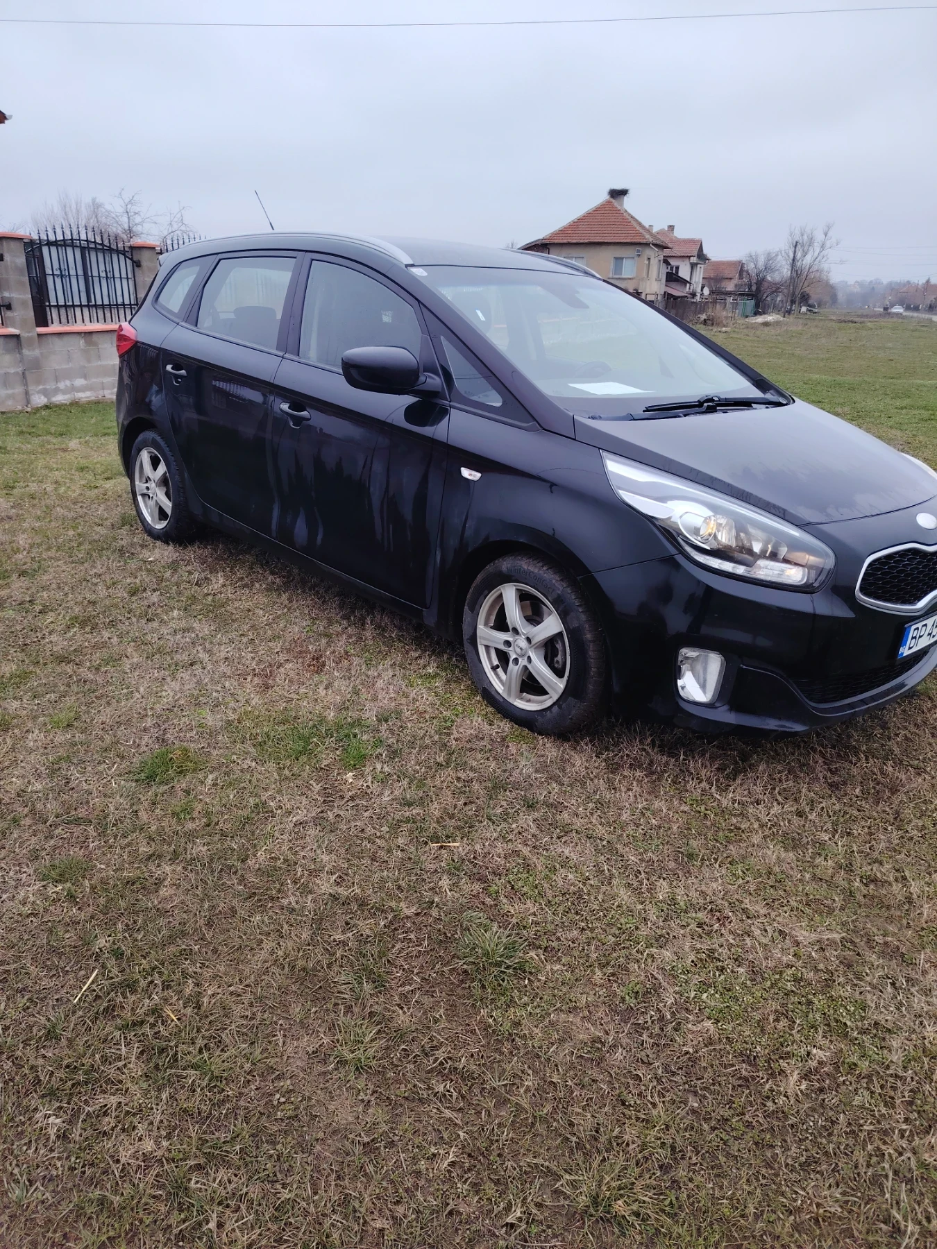 Kia Carens 1.7, снимка 4 - Автомобили и джипове - 53740984