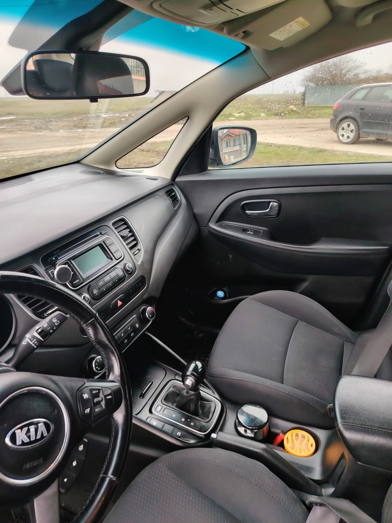 Kia Carens 1.7, снимка 11 - Автомобили и джипове - 53740984