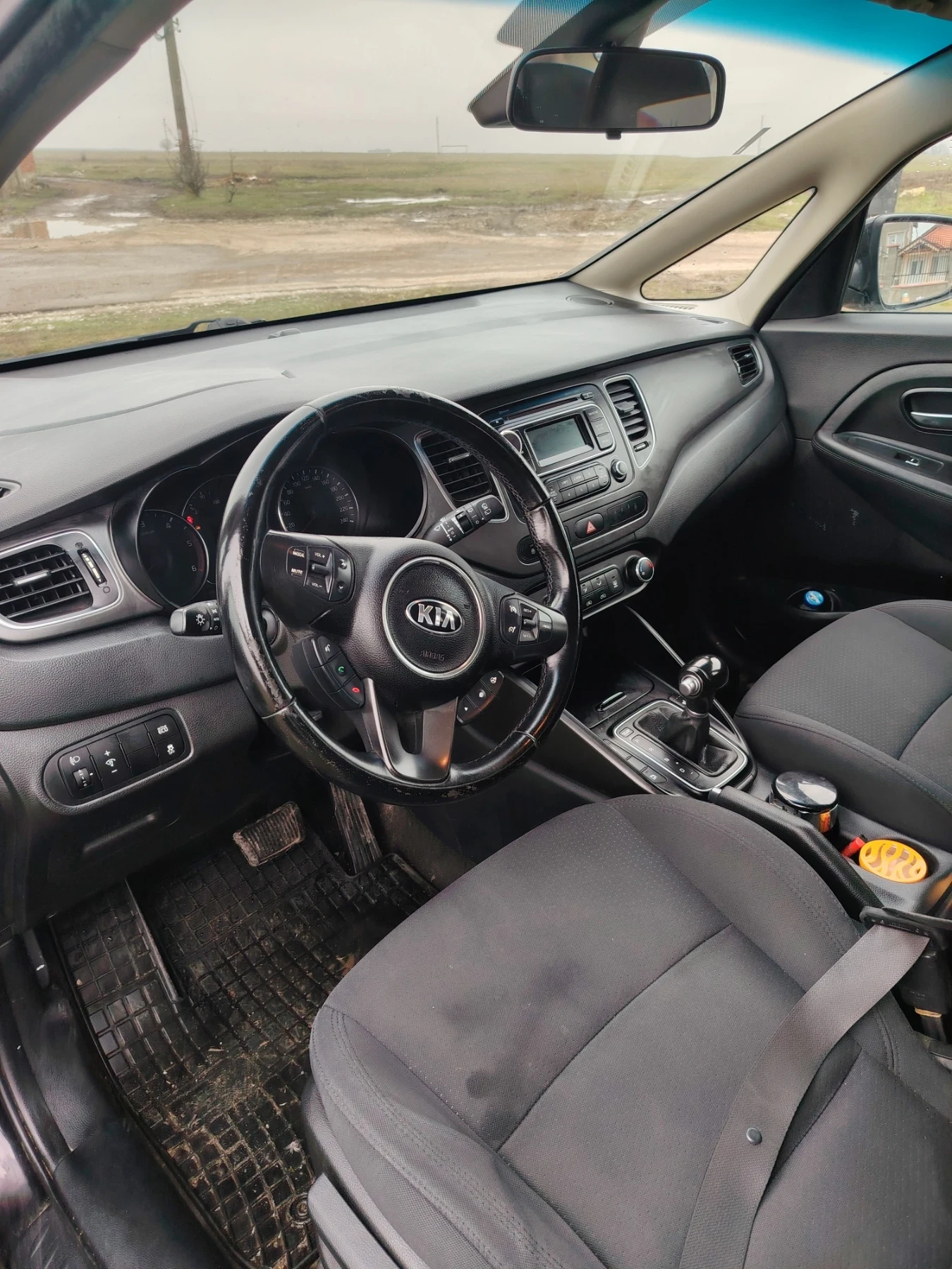 Kia Carens 1.7, снимка 9 - Автомобили и джипове - 53740984