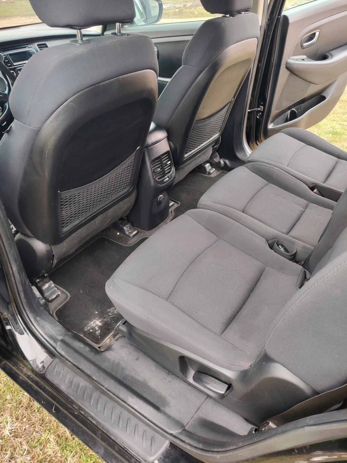 Kia Carens 1.7, снимка 7 - Автомобили и джипове - 53740984