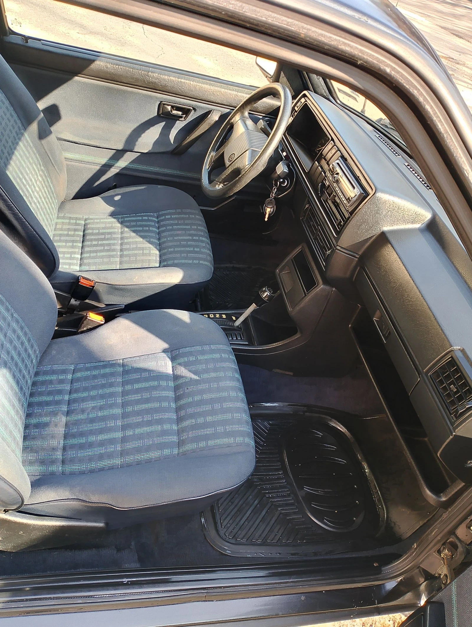 VW Golf 1.8 автоматик ! хидравлика ! , снимка 8 - Автомобили и джипове - 54100858