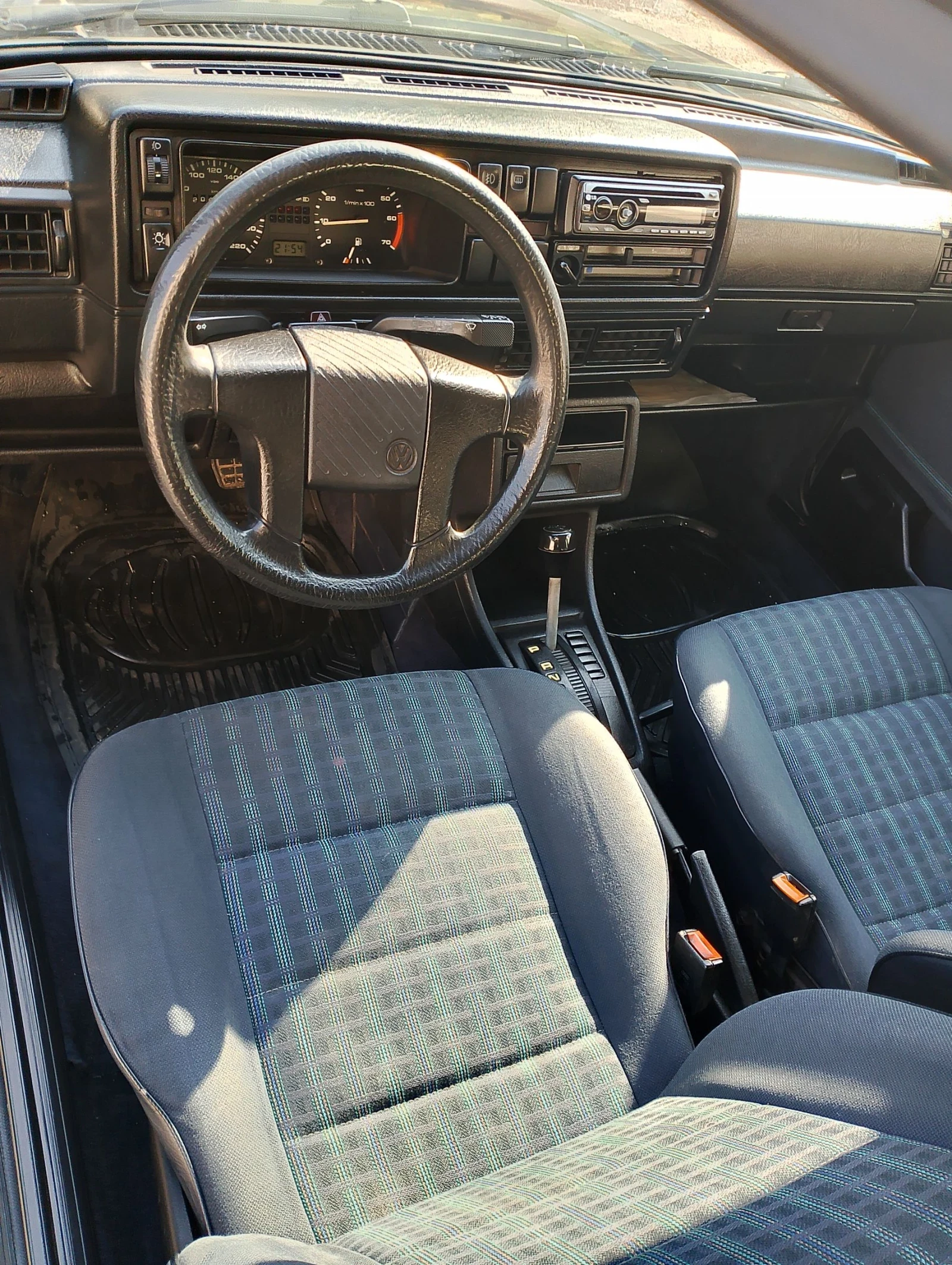 VW Golf 1.8 автоматик ! хидравлика ! , снимка 10 - Автомобили и джипове - 54100858