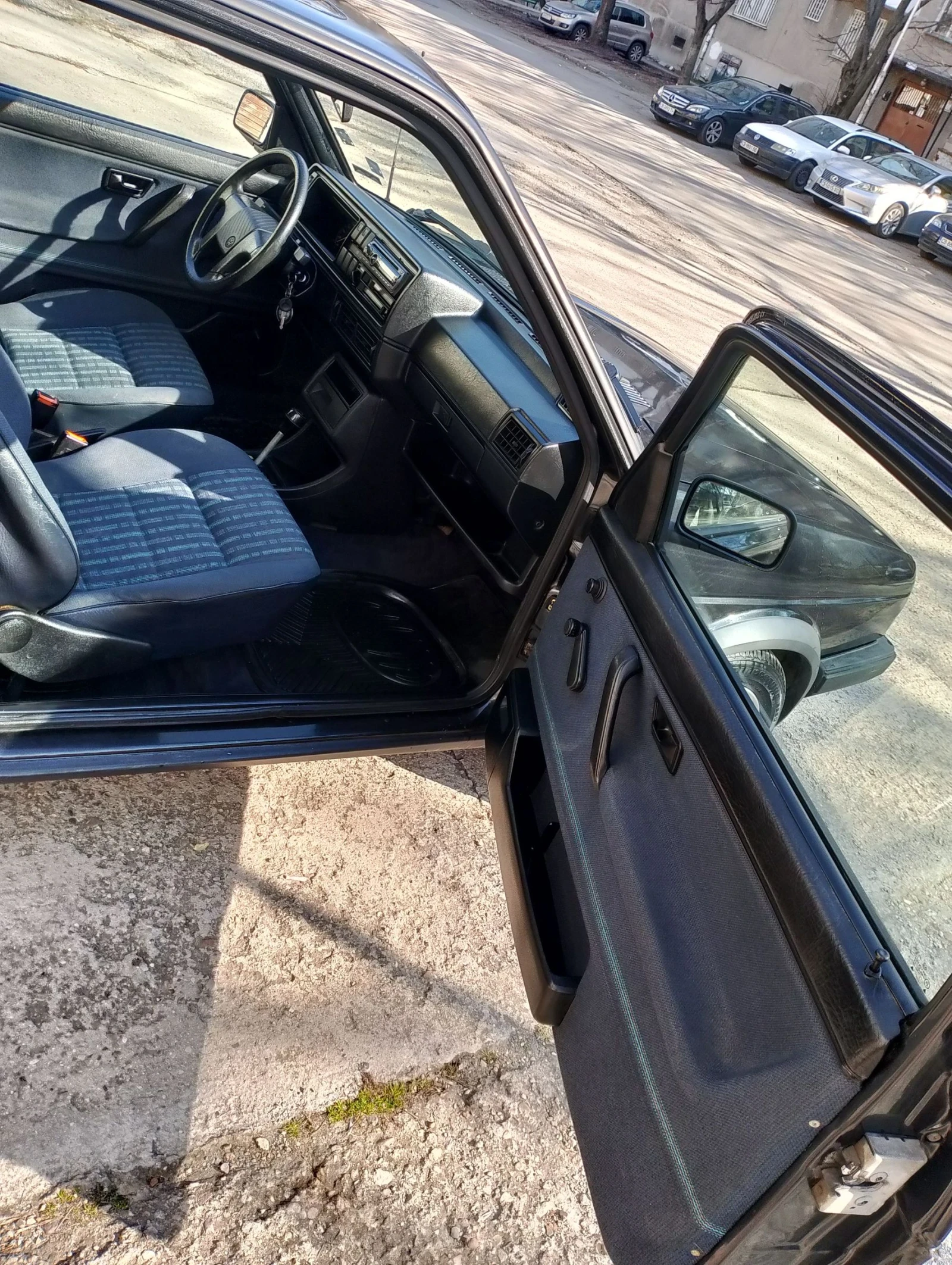 VW Golf 1.8 автоматик ! хидравлика ! , снимка 6 - Автомобили и джипове - 54100858