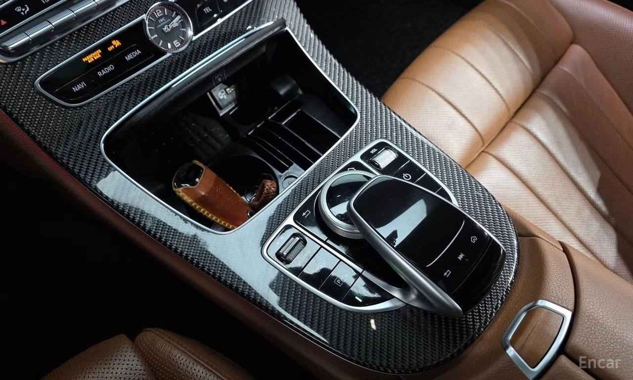 Mercedes-Benz E 400 4MATIC* COUPE* BURMESTER* CARBON* HEAD-UP* 360, снимка 14 - Автомобили и джипове - 54567042