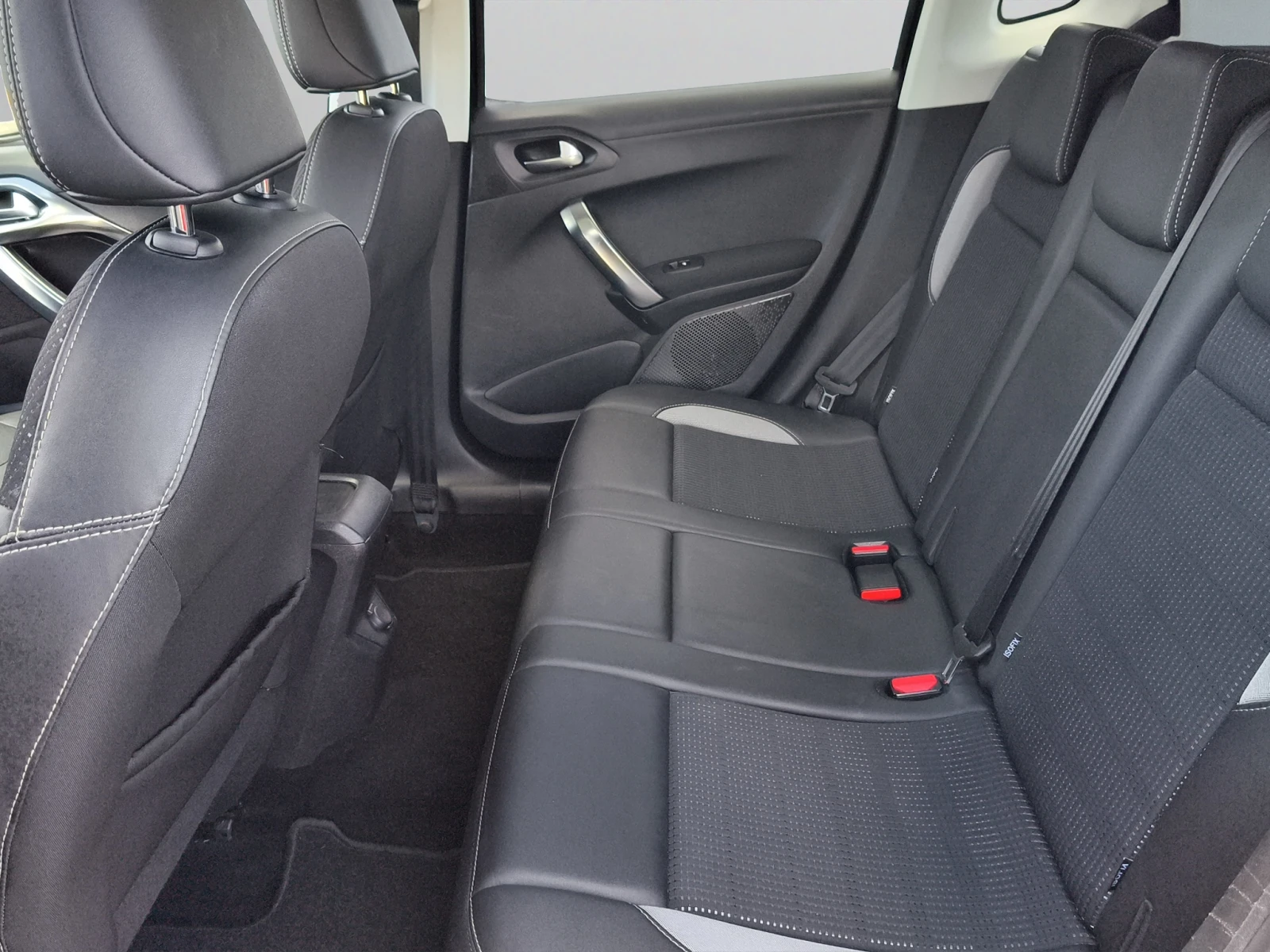 Peugeot 2008 NEW ALLURE 1.6 e-HDI 120 STT BVM6 EURO6//1708R16, снимка 12 - Автомобили и джипове - 55034614