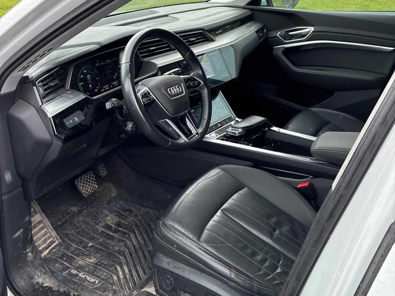 Audi E-Tron * Progressiv * CARFAX * ЦЕНА ДО БГ, снимка 9 - Автомобили и джипове - 55180910