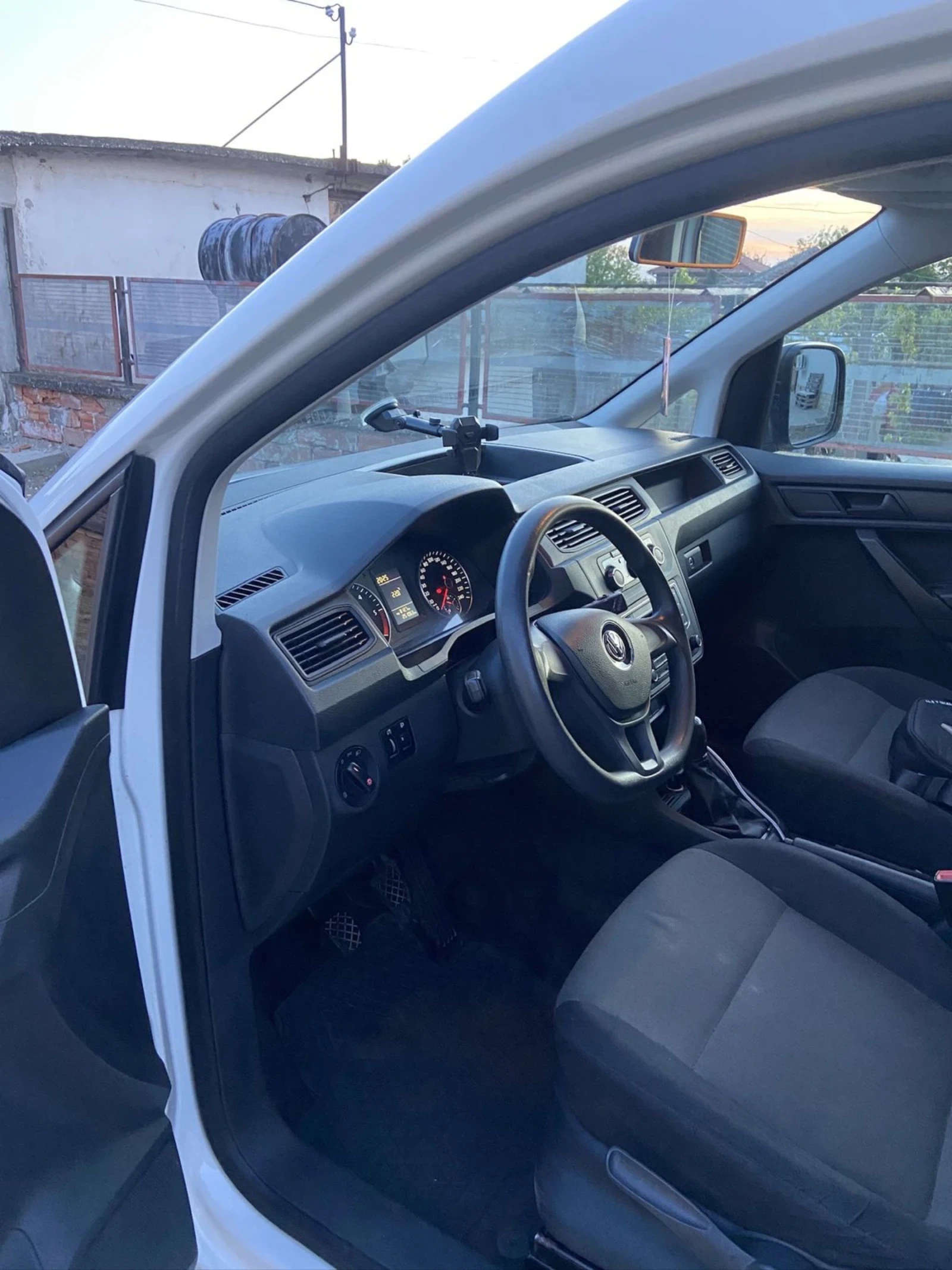 VW Caddy 2.0 TDI 102к.с., снимка 4 - Автомобили и джипове - 55186336