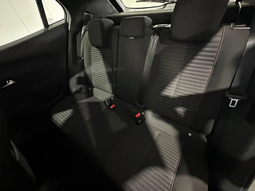 Peugeot 2008 1.2i Active, снимка 6 - Автомобили и джипове - 55472028