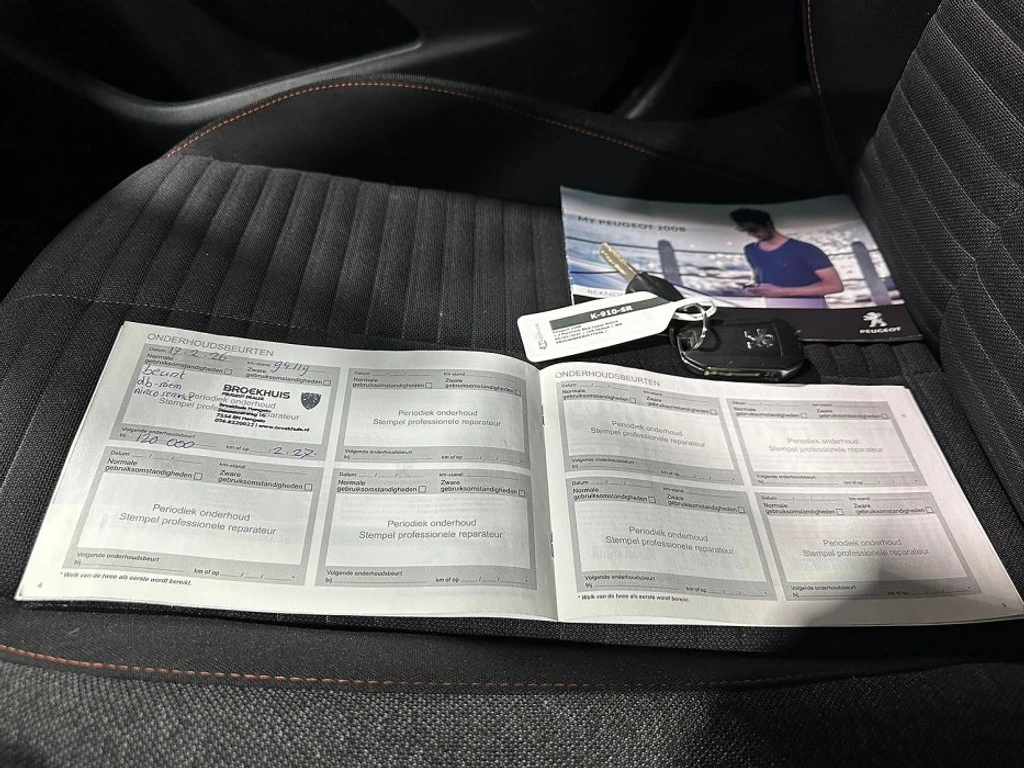 Peugeot 2008 1.2i Active, снимка 10 - Автомобили и джипове - 55472028