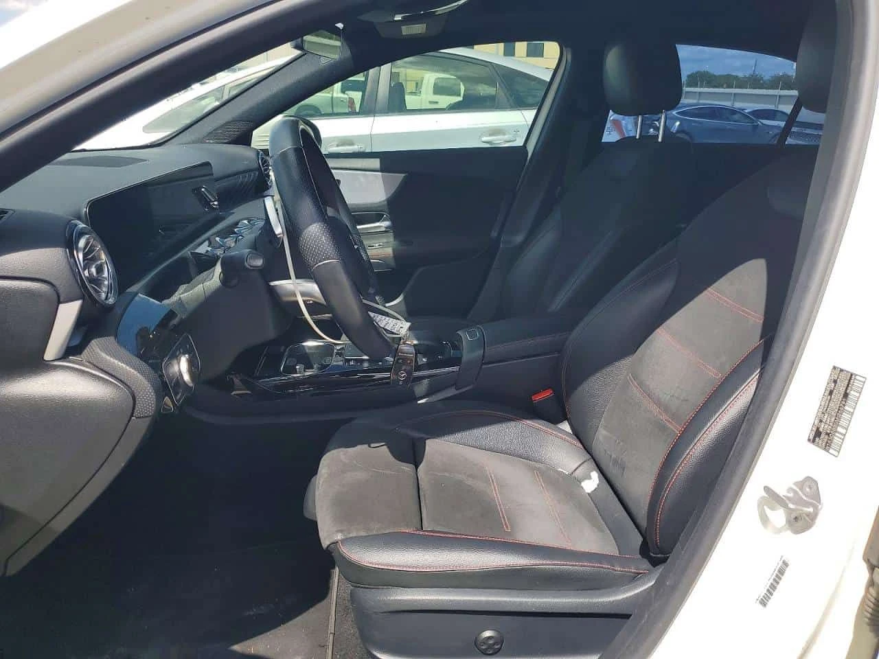 Mercedes-Benz A 35 * CARFAX * ОПЦИЯ ЗА ФИНАНСИРАНЕ, снимка 7 - Автомобили и джипове - 55486609