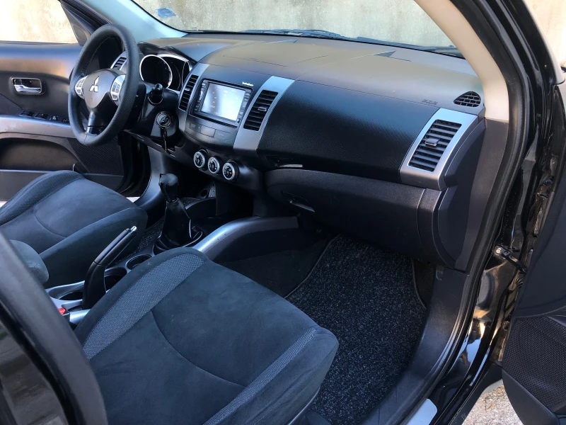 Mitsubishi Outlander 2.4i 170k.c. НАВИ, снимка 10 - Автомобили и джипове - 48041993