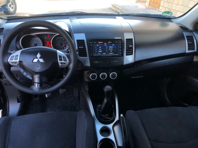 Mitsubishi Outlander 2.4i 170k.c. НАВИ, снимка 8 - Автомобили и джипове - 48041993