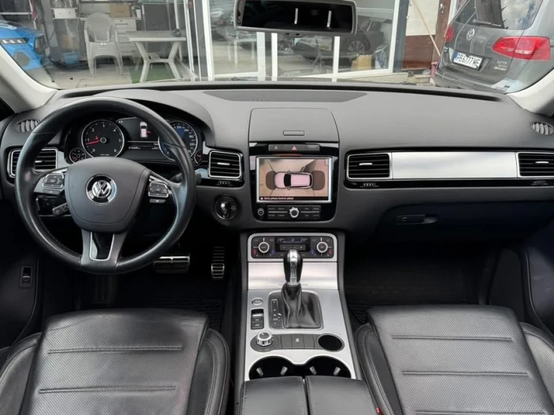 VW Touareg 4.2 tdi 340hp панорама dynadio, снимка 12 - Автомобили и джипове - 51914231