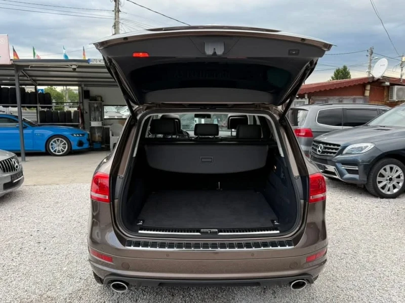VW Touareg 4.2 tdi 340hp панорама dynadio, снимка 16 - Автомобили и джипове - 51914231
