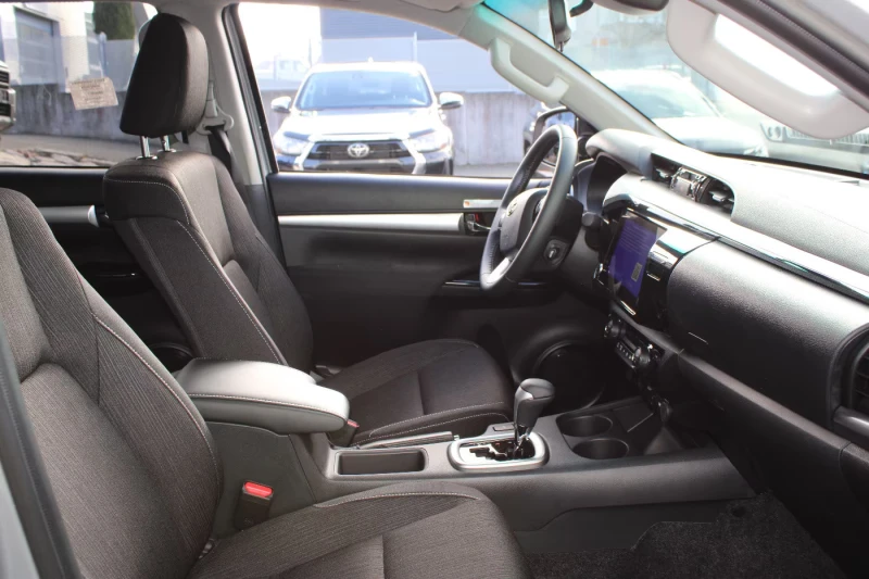 Toyota Hilux 2.4d/151HP/COMFORT/4X4/AHK/ACC/NAVI/KLESS/610g, снимка 13 - Автомобили и джипове - 52471131