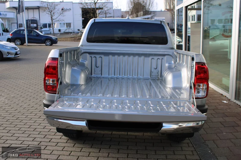 Toyota Hilux 2.4d/151HP/COMFORT/4X4/AHK/ACC/NAVI/KLESS/610g, снимка 5 - Автомобили и джипове - 52471131