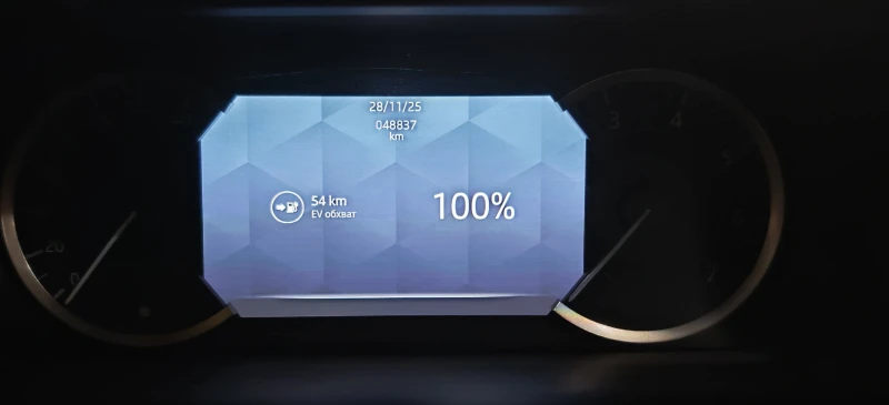 Land Rover Discovery Sport P300e R-DINAMIC, снимка 8 - Автомобили и джипове - 52739649