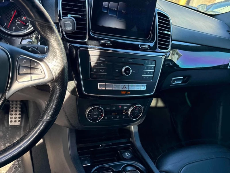 Mercedes-Benz GLE * AMG 43 * CARFAX * БЕЗ ПЪРВОНАЧАЛНА ВНОСКА, снимка 9 - Автомобили и джипове - 52894570