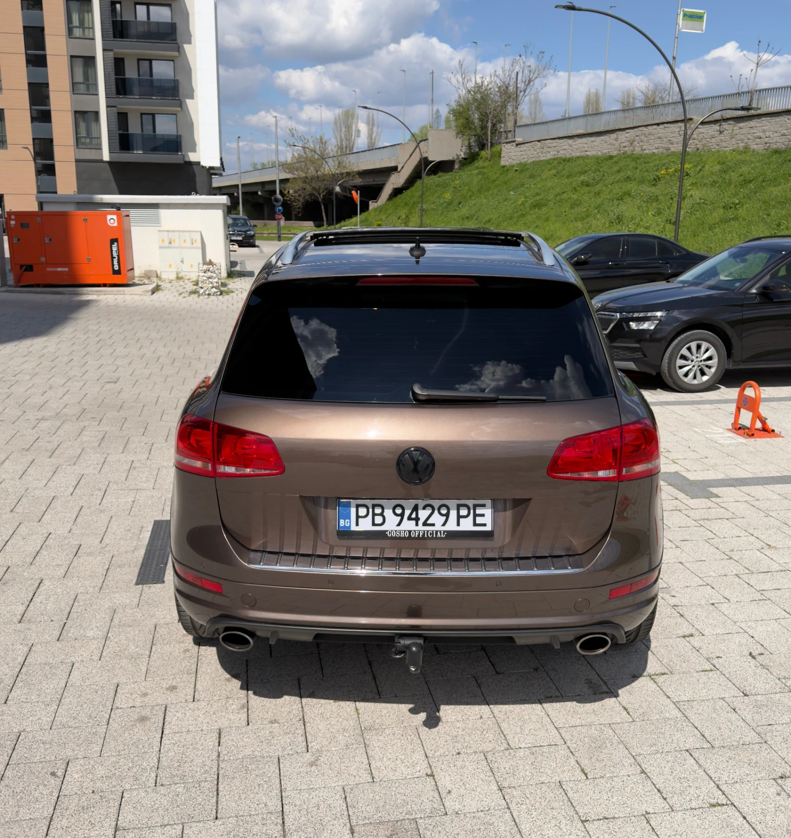 VW Touareg 4.2 tdi 340hp панорама dynadio Rline, снимка 4 - Автомобили и джипове - 53277843