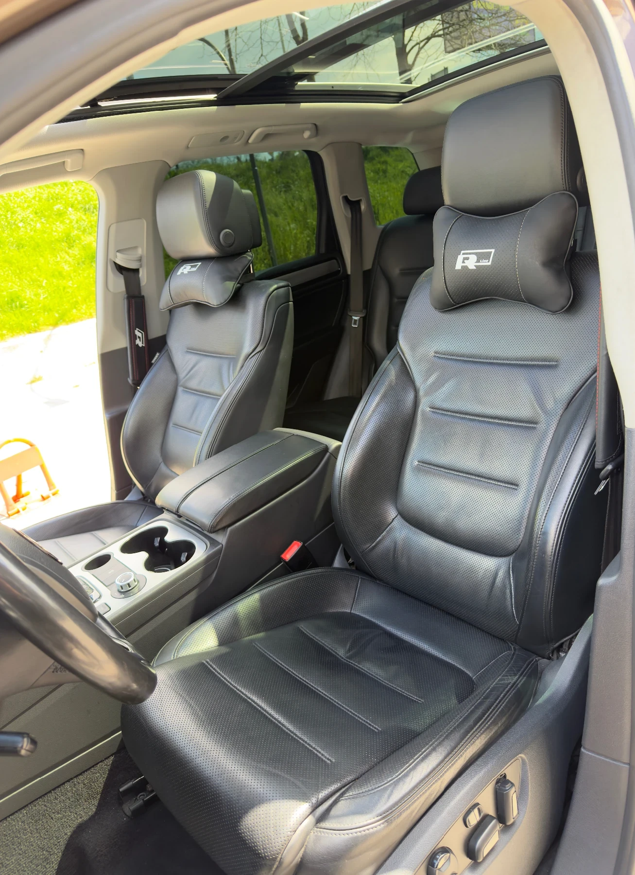 VW Touareg 4.2 tdi 340hp панорама dynadio Rline, снимка 8 - Автомобили и джипове - 53277843