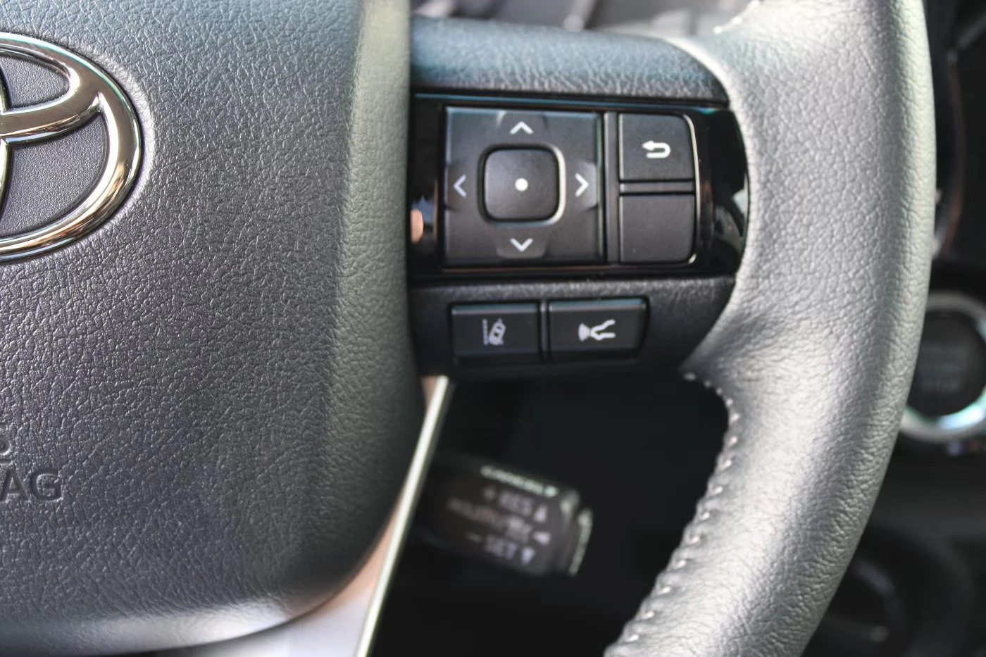 Toyota Hilux 2.4d/151HP/COMFORT/4X4/AHK/ACC/NAVI/KLESS/610g - изображение 9