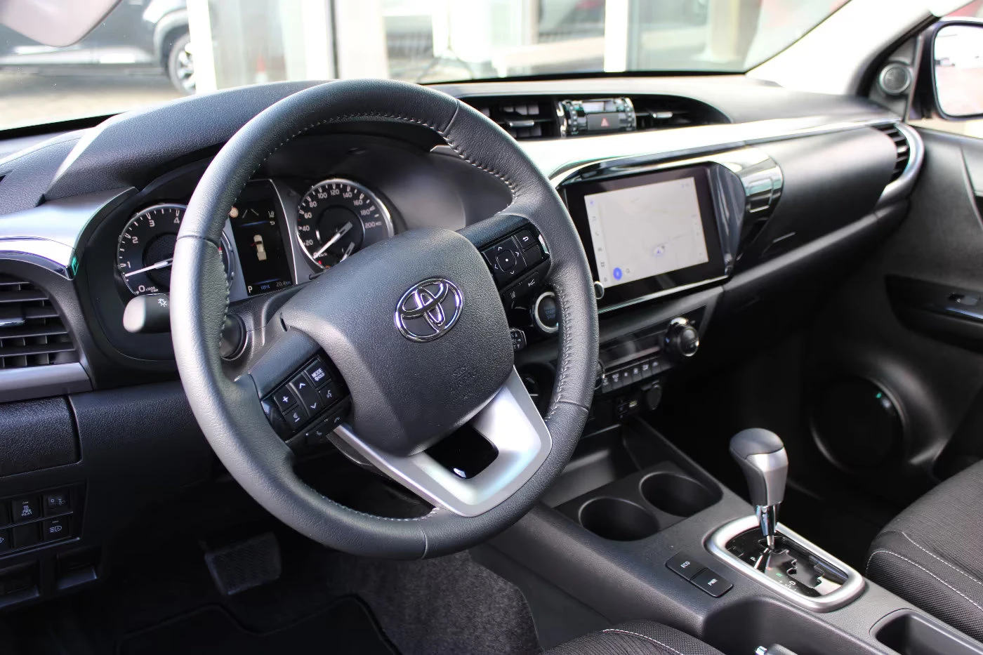 Toyota Hilux 2.4d/151HP/COMFORT/4X4/AHK/ACC/NAVI/KLESS/610g - изображение 6