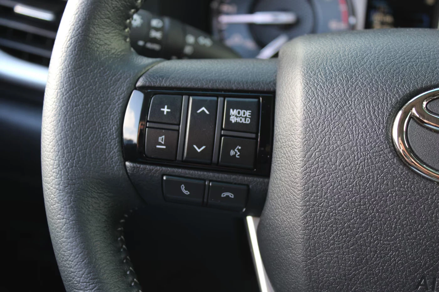 Toyota Hilux 2.4d/151HP/COMFORT/4X4/AHK/ACC/NAVI/KLESS/610g - изображение 8