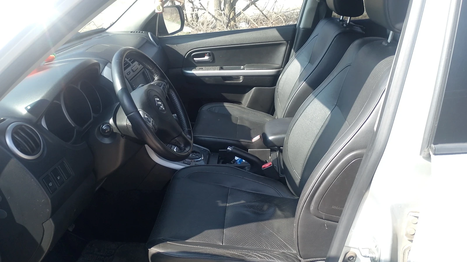 Suzuki Grand vitara 2.4I, снимка 12 - Автомобили и джипове - 53772340