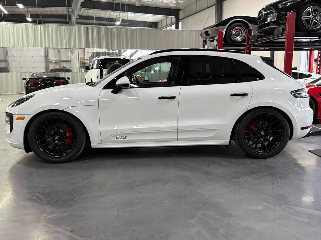 Porsche Macan GTS/ОБДУХВАНЕ/ПАНОРАМА/ДИСТРОНИК/360 КАМЕРИ, снимка 3 - Автомобили и джипове - 54360329