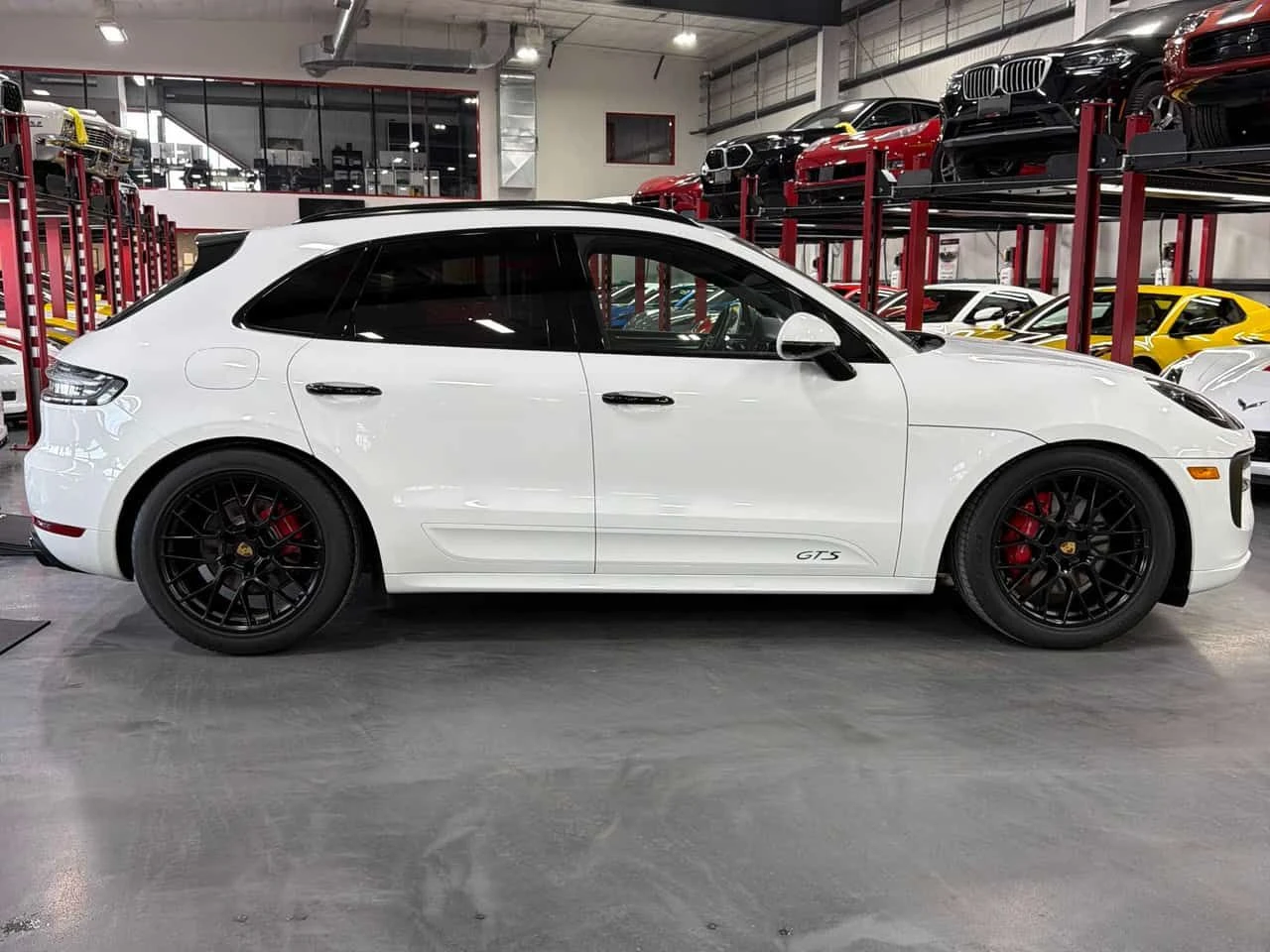 Porsche Macan GTS/ОБДУХВАНЕ/ПАНОРАМА/ДИСТРОНИК/360 КАМЕРИ, снимка 4 - Автомобили и джипове - 54360329