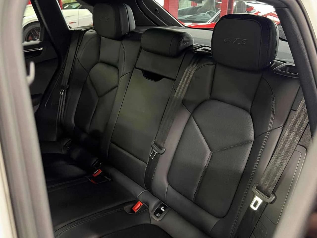 Porsche Macan GTS/ОБДУХВАНЕ/ПАНОРАМА/ДИСТРОНИК/360 КАМЕРИ, снимка 12 - Автомобили и джипове - 54360329