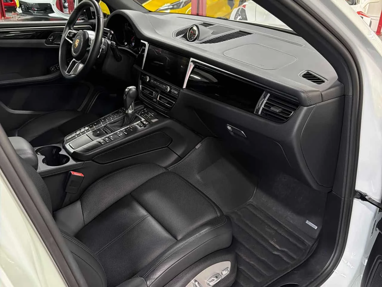 Porsche Macan GTS/ОБДУХВАНЕ/ПАНОРАМА/ДИСТРОНИК/360 КАМЕРИ, снимка 13 - Автомобили и джипове - 54360329