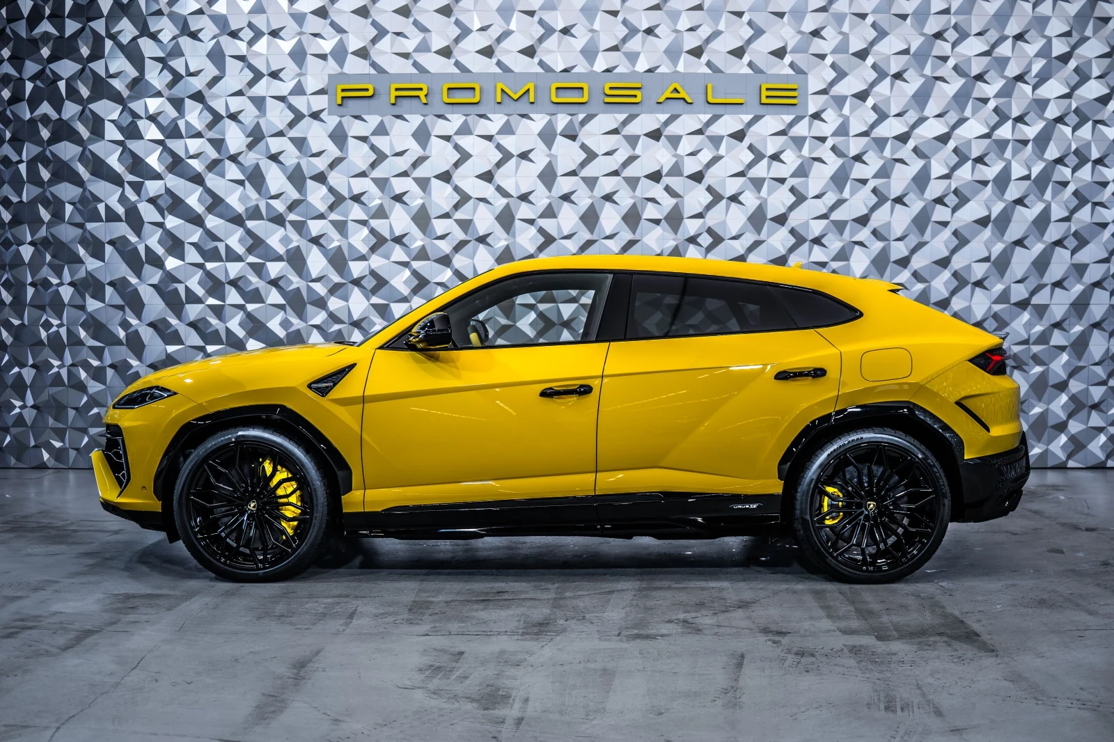 Lamborghini Urus SE Giallo Auge* B&O* Full* ЛИЗИНГ, снимка 3 - Автомобили и джипове - 55456022