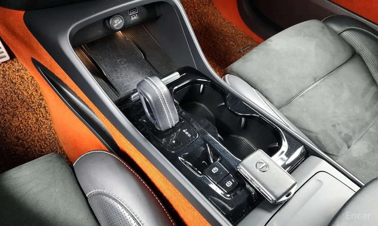 Volvo XC40 T4 R Design/ФИНАНСИРАНЕ, снимка 9 - Автомобили и джипове - 56273173