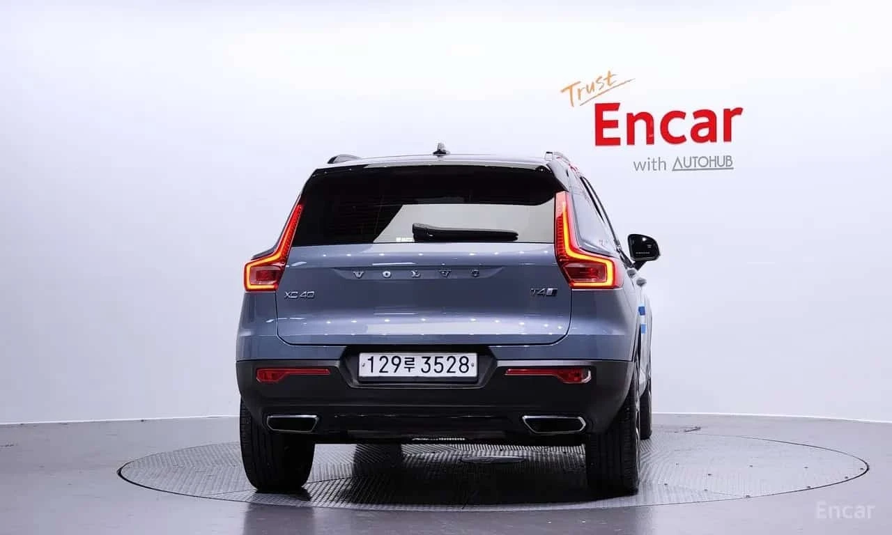 Volvo XC40 T4 R Design/ФИНАНСИРАНЕ, снимка 4 - Автомобили и джипове - 56273173