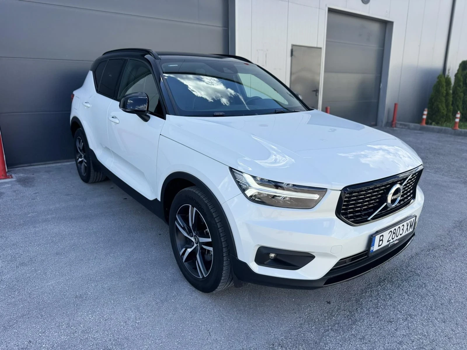 Volvo XC40 d3 R-DYNAMIC, снимка 3 - Автомобили и джипове - 56417113