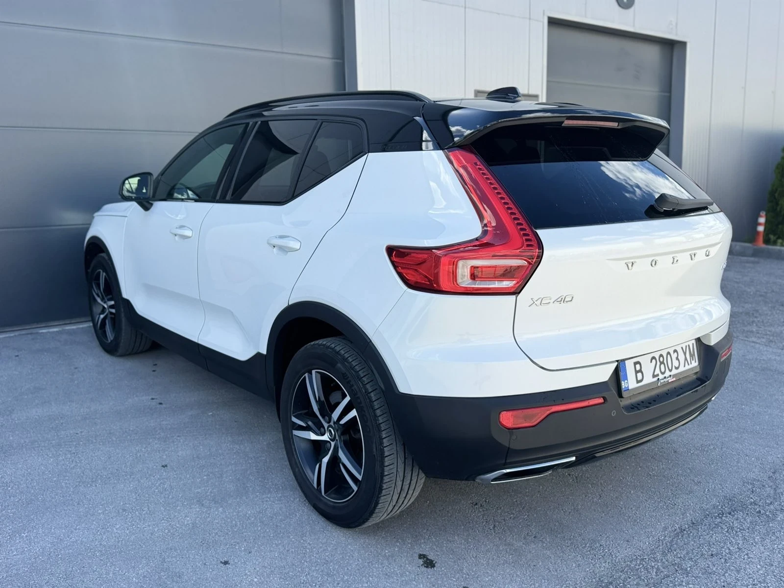 Volvo XC40 d3 R-DYNAMIC, снимка 4 - Автомобили и джипове - 56417113